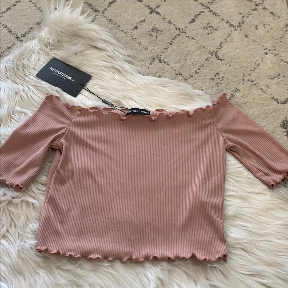 PRETTY LITTLE THING CROPPED OFF THE SHOULDER TOP